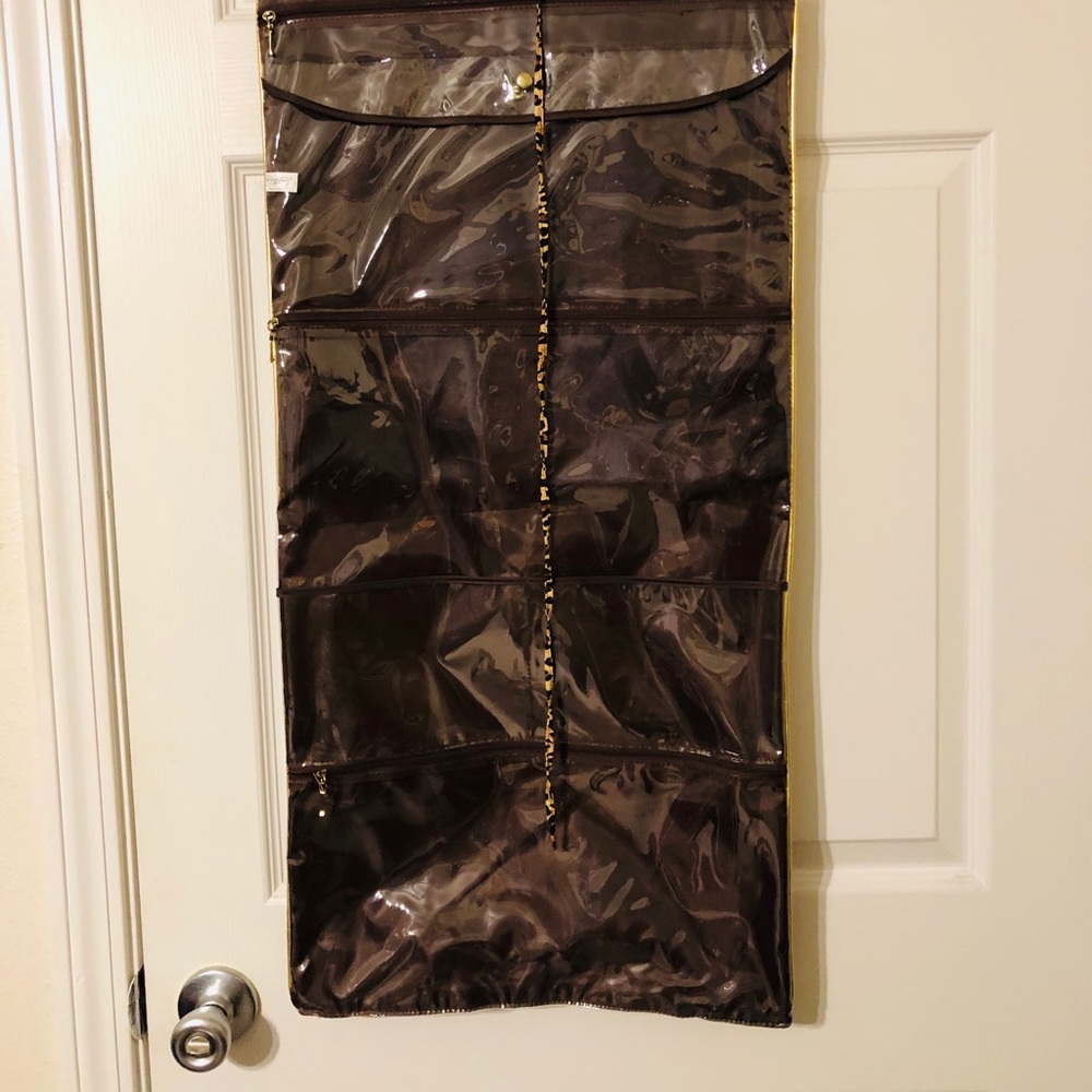 Leopard hanging travel organizer